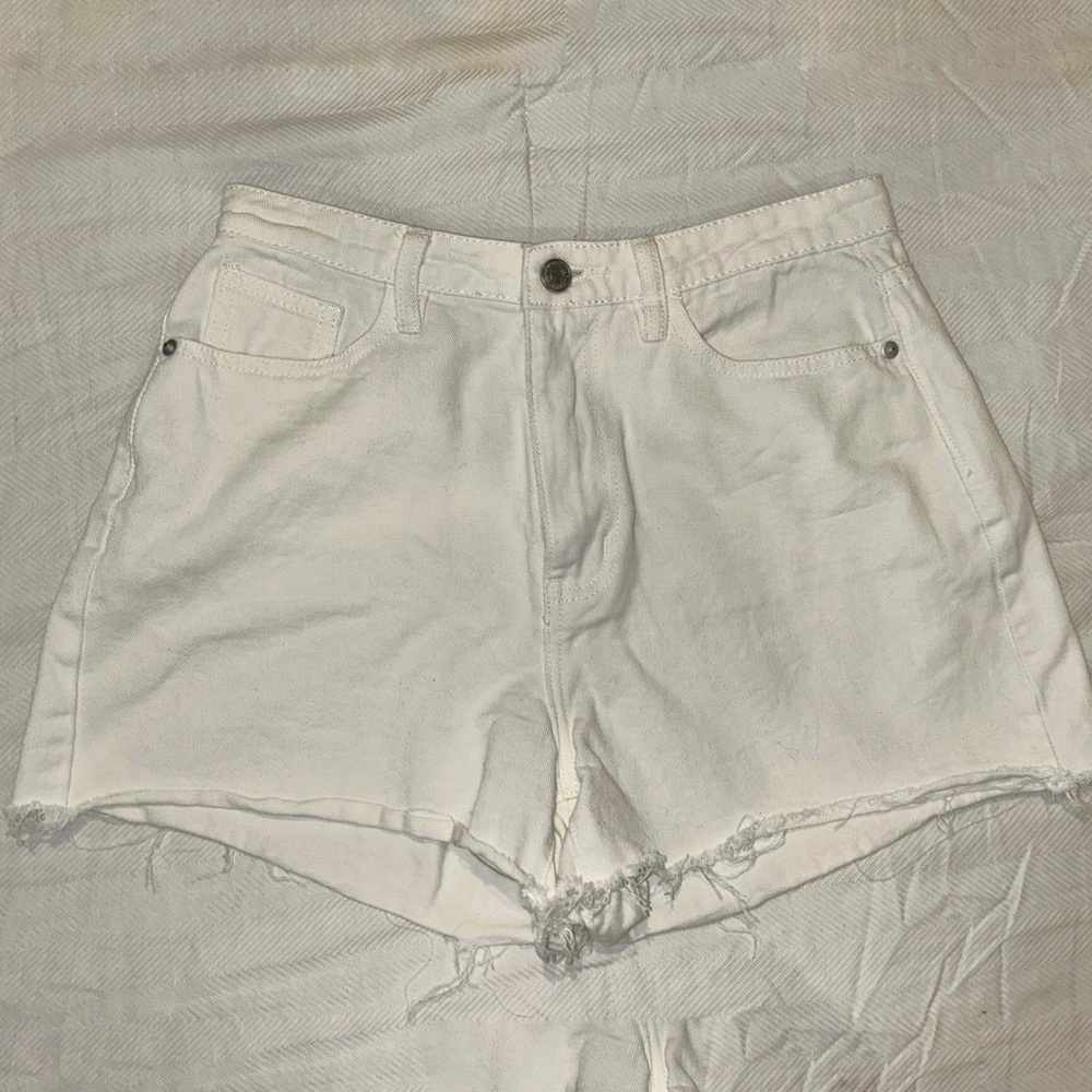 Missguided Women’s Ripped Hem High Waisted Denim Shorts - White